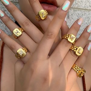 Ring inicial de cor de ouro na moda para mulheres menina aaa + zircônia cúbica A-Z relógio de relógio letra quadrada aberto presente de jóias fêmeas