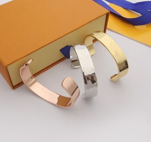 2021 Letras de diamante de moda braceletes de fivela aberto para mulher pulseira pulseira jóias qualidade superior