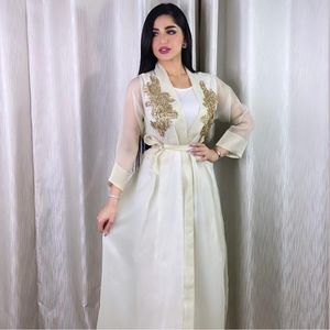 Etniska Kläder Kvinnor Muslim Piece Set D Flower Applique Open Abaya Mesh With White Maxi Dress Dubai Arab Kimono Duster Party Wedding Ram