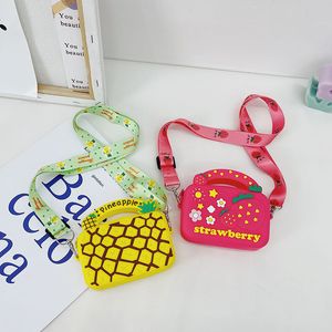 Çocuklar mini silikon meyve çantası moda çocuklar kızlar tek omuz çilek ananası cüzdan kız çiçek crossbody messenger çantaları s376