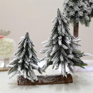 Juldekorationer faller snö träd mini små tre träd kreativa scen ornament bordplatta