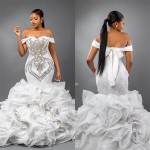 Plus Size Glitter Mermaid Suknie Ślubne Koronkowe Aplikacje Suknia Ślubna Custom Made Off Ramię Koraliki Ruffles Długość podłogi Robes De Mariée