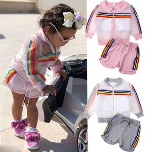 Barn designerkläder flickor utomhus sport kläder barn regnbåge stripe kappa+väst+shorts 3pcs/set sommar babykläder