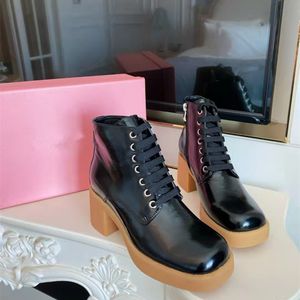 Luxury Brand Shoes Women Fashion Designer Western Boots Ny glänsande läder Tjock Sole Chunky Heel Ankel Boot Mujer