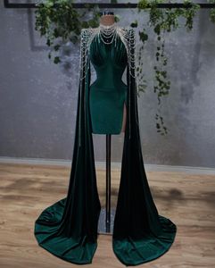 Chic Green Velvet Mermaid Suknie Wieczorowe Wysokiej Neck Mini Nad Numer Długość Kolana Prom Dress Formalna Party Pageant Suknie Custom Made Długie Rękawy Tassel Robe de Mariée