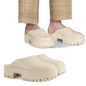 Lux Cogs Sandal Luxury Men Kvinnor Sandaler Perforerad Slip-On Platform Gummi Mules Fashion Slippers Hotel Badrumskor Klassisk platt sommar lata bilder