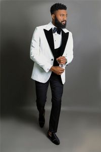 Klassisk stil En knapp Vit Paisley Groom Tuxedos Peak Lapel Bröllop / Prom / Middag Groomsmen Män Passar Blazer (Jacka + Byxor + Vest + Tie) W1464