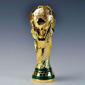 Regalo de trofeo de fútbol de la resina de oro europeo Campeones del mundo Trophies de fútbol de fútbol Mascota Home Office Decoration Crafts