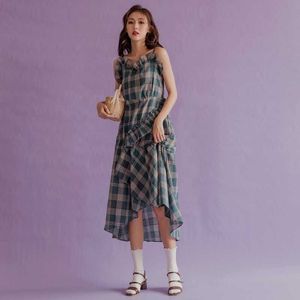 Retro plaid oregelbundna flounce kvinnor klänning v nacke ärmlös sommar mode casual streetwear klänningar 210608