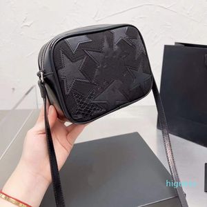 デザイナー - 女性バッグシンプルレトロスターズ高品質レザーハンドヘルドレターカメラバッグレディースファッションハンドバッグ