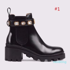 2021 Hochwertige Damen-Lederschuhe, Schnürband, Gürtelschnalle, Stiefeletten, direkt ab Werk, weiblicher rauer Absatz, runder Kopf, Herbst, Winter, März