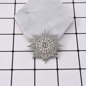 Pins, Brooches 2021 Full Crystal Runway Baroque Star B Word Brooch Coat Snowflakes Accessories