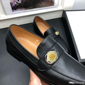 L5 Designer Luxury Brands Mens Pekad Toe Dress Sko Mens Patent Läder Svart Skor Bröllopsklänning Skor 21ss Oxford Skor För Män 33