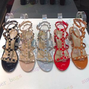 Designers mulheres sandálias saltos altos festa moda rebites mulheres sexy sapatos verão slippers slippers duplos slides 34-41