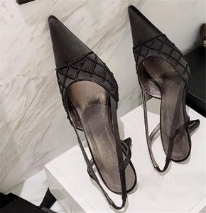 Klasik Kadın Elbise Ayakkabı moda kaliteli marka Deri yüksek topuk Weding ayakkabı kadın Tasarımcı sandalet Bayanlar Rahat rahat Ayakkabılar C90831 pompaları