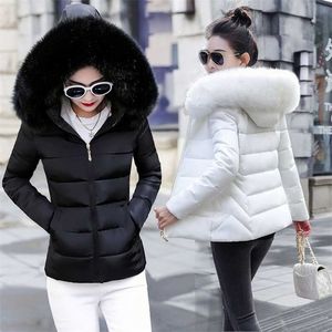 Mode Black White Women's Winter Jacket Plus Size 6XL Coat Kvinna Parkas Avtagbar Big Fur Hooded Warm Kort Outwear 211013