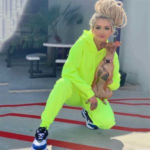 Omsj Neon Green Solid Tracksuit Women 2 Piece Sets Casual Outfit Byxor Suit Långärmad Kläder Streetwear Femme 211105