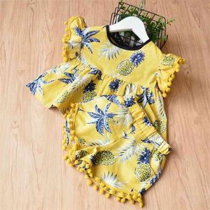 Set di abbigliamento per ragazza estiva al dettaglio T-shirt con pon pon ananas in lino di cotone + pantaloncini 2 pezzi Abiti di moda C31 210610