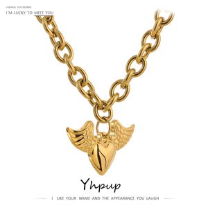 Yhpup Collana con ciondolo a forma di angelo a cuore romantico Collana con colletto pesante in acciaio inossidabile Impermeabile Regalo di gioielli in metallo 18 carati