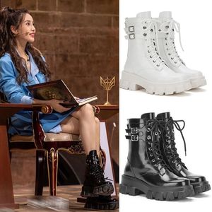 2021 Motocicleta Chelsea Botas de Couro Estilo Britânico Plataforma de Fleece Bota do tornozelo Branco Preto Preto Solas grossas para as mulheres Aumente doce Cool Ankle-Boots Heel