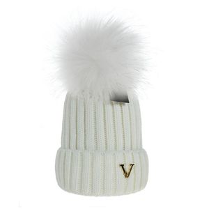 Heiße Mode Winter Strickmütze Echtpelzmütze Frauen verdicken Mützen Waschbär-Pompoms halten warme Mädchen-Kappen Snapback-Pompon-Beanie-Hüte Blumen elastischer Knochen