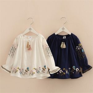 Primavera Autunno 2-10 anni Cotone Blu Navy Bianco Lungo Svasato Tromba Manica Ricamo Bambino Bambini Ragazze Nappe Camicette Camicia 210306