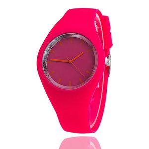 Ladies Quartz Watch 40mm Sport Armbandsur Mode Business Klockor Casual Elegant Montre de Luxe Enkla armbandsur