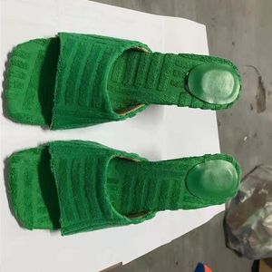 Pantofole 2021 Autunno Verde Sandali con punta quadrata con tacco da donna con ampia cinghia imbottita sul davanti Tacco a spillo Slides 43