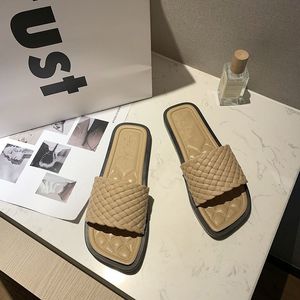 2022 Sommar tofflor för kvinnor utomhus mode enkla vävda multifunktionella personliga bekväma icke-slipstrand sandaler