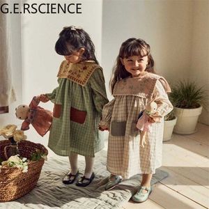 Boutique di vendita a caldo Bambini 21 Autunno Nuovi prodotti Girls Dress Vestito Risvolto Vestito a maniche lunghe ricamato Vestito da principessa Dress Q0716