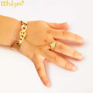 Etlyn African Arab Gold Color Min Boy Bangles Armband med Ring Barn Smycken Bangles Nyfödd Barn Gullig Manschett Armband S203 Q0717