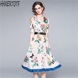 夏のファッションデザイナーの花の印刷カジュアルな女性半袖Vネックビンテージドレス210531