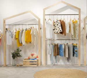 Loja de roupa infantil Criativo telhado display racks móveis de aço inoxidável de aço inoxidável lateral de madeira maciça suspensão de combinação de combinação de camada dupla