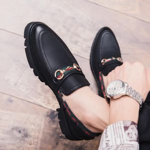 Loafer'lar Gündelik İş Ayakkabıları 2021 Yeni Moda Erkek Ayakkabı Katı PU Deri Açık Havada Bağcıklı Elbise Klasik Rahat İlkbahar Sonbahar Yuvarlak Ayak DP045