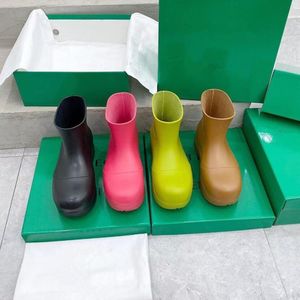 2023 mode Frauen Designer Kurze Regen Stiefel Licht Wasserdichte Casual Schuhe Echtes Leder Gummi Übergroße Sohle Candy Farben Hohe Qualit