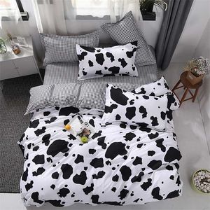 Solstice寝具セット布団カバーピローケースベッドシートセット黒と白の牛パターン印刷キルトカバーベッドフラットシートクイーン211007