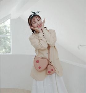 デザイナー女性のショルダーバッグ素敵なクロスボディPUバッグファッションと小さな新鮮なスタイルの財布ポケットかわいいハート形の袋