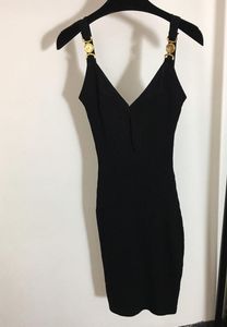 Großhandel Sexy Frauen Runway Dresses V-Neck Sleeveless Strick Dünnes Kleid Hohe Qualität Weibliche Goldknopf Lange Milan Party Kleidung