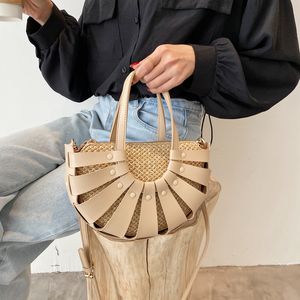 Straw + Leather Hand-woven Ladies Handbags Summer Rattan Bags Bohemia Beach Fashion Semicircle Shoulder Messenger Bag