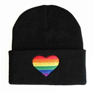 Broderi Färgglada Kärlek Form Vinter Hat Utomhus Öronfärg Rainbow Heart Stickad Skullies Beanie Streetwear Hip Hop Varm Skidlock Y21111