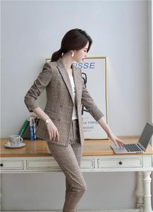 Damenanzüge, Blazer, formelles Damen-Business mit Jacken und Bleistifthosen, einheitliche Stile, Damen-Büroarbeitskleidung, weibliche Hosenanzüge, Hosen