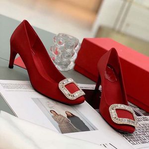 디자이너 신발 패션 Womens 샌들 하이힐 클래식 뾰족한 발가락 크리스탈 버클 샌들 6.5 cm 최신 봄 및 가을 모델
