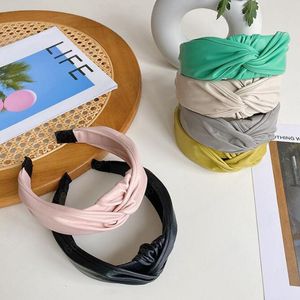 Moda Kadın Katı Renk Saç Aksesuarları PU Deri Bantlar Geniş Yan Hairband Merkezi Düğüm Rahat Türban Kadınlar