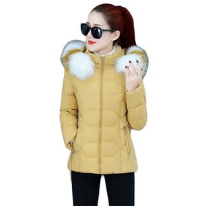 Zimowy płaszcz kobiety krótki luźny żółty jesień koreański moda gruby ciepło odpinany futro z kapturem w dół bawełniane kurtki LR949 210531