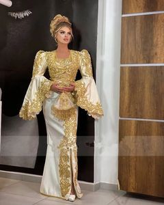 Tradycyjne Kosowo Vestidos Formaltes arabski Satin Suknie wieczorowe rozszerzone rękawy aplikacja Koronka Syrenka Prom Dress Robe de Soiré