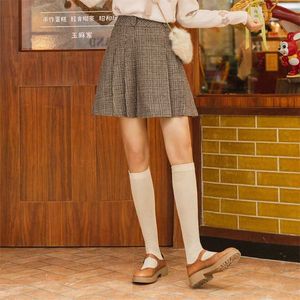 Inman Höst Vinter Half School Mini Skirt High Waist College Söt Stil Kawaii Girl Plaid Pleated Women's E Girl Bottom Wear 211120