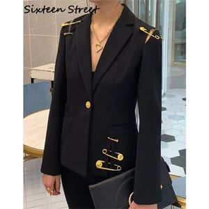 Vår Black Blazer Woman Shoulder Mesh Stitching Golden Brooch Knapp Chic Jacka Coat Kvinna Höst Outfit 210603