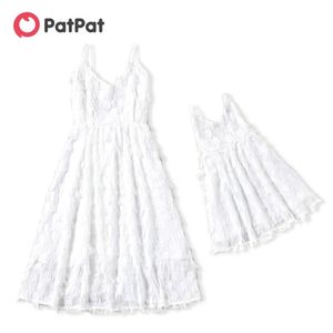 Chegada mamãe e mim verão férias penas sling vestidos branco roupas infantis 210528