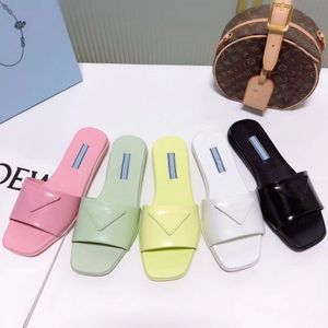 Designers kvinnor tofflor höga klackar inverterade triangel logotyper sandaler ren färg flip flops brev platt glida stylist skor