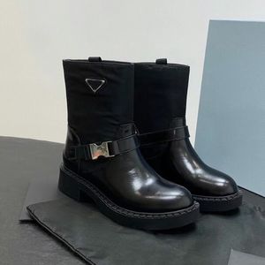 Designer de luxo moda inverno botas curtas plataforma mulheres preto e branco 2-cor desgaste-resistente ao desgaste martin botas tamanho 35-41 com caixa